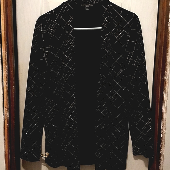 Black and Gold Velvet Jacket with Black Velvet Camisole. 1X - Picture 2 of 10
